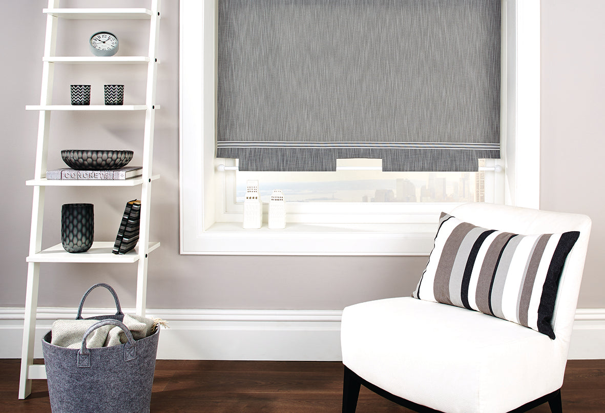 Load image into Gallery viewer, Roller shades black out
