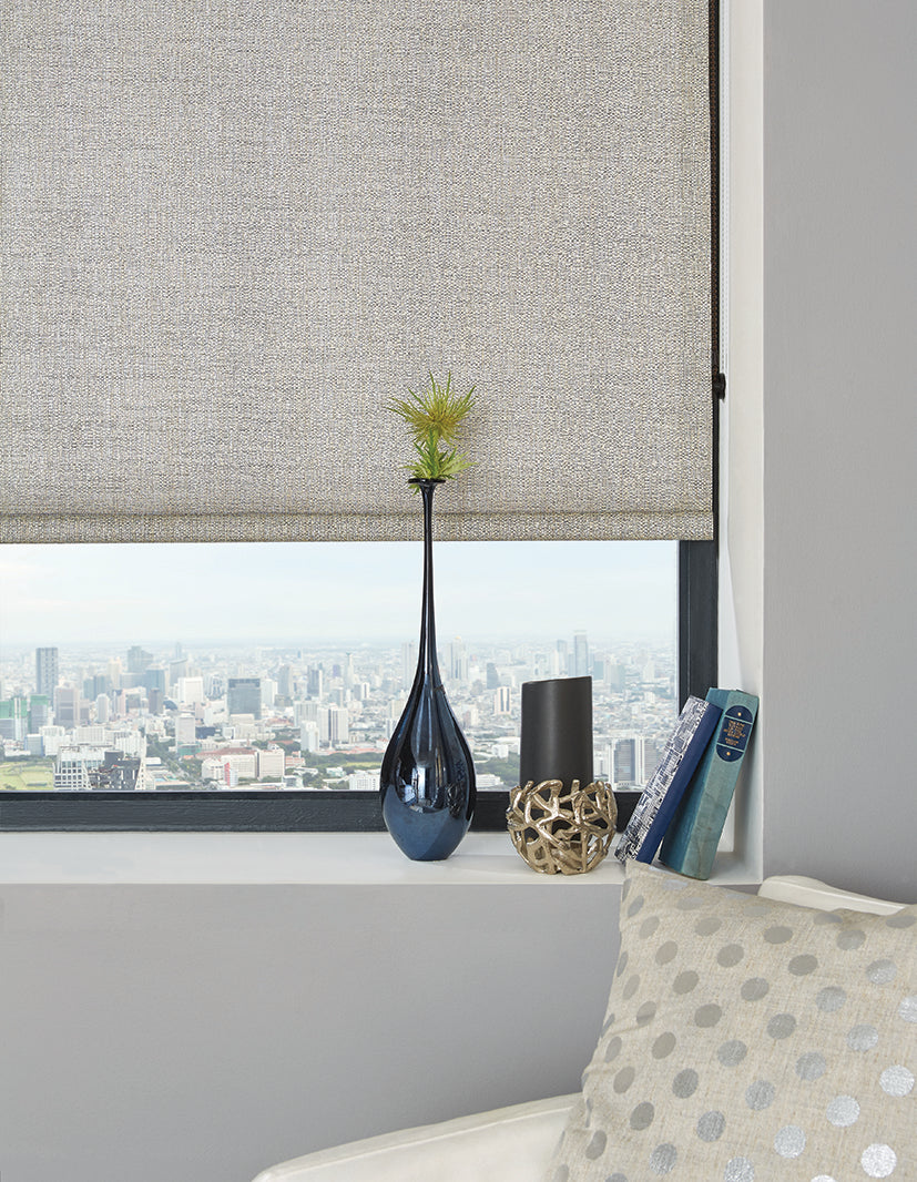Load image into Gallery viewer, Roller shades black out
